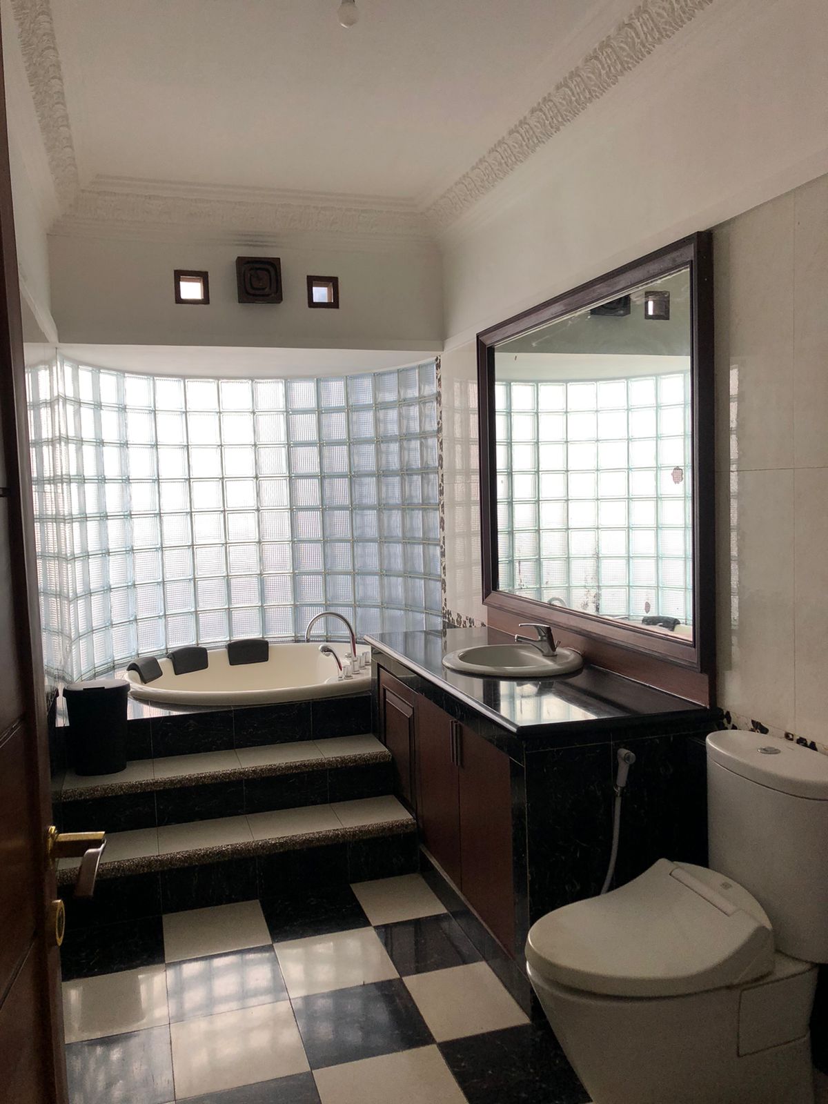 Villa Yerli Syariah, 6 kamar, Private Swimming Pool, View Indah ke kota Bandung dan ke Gunung