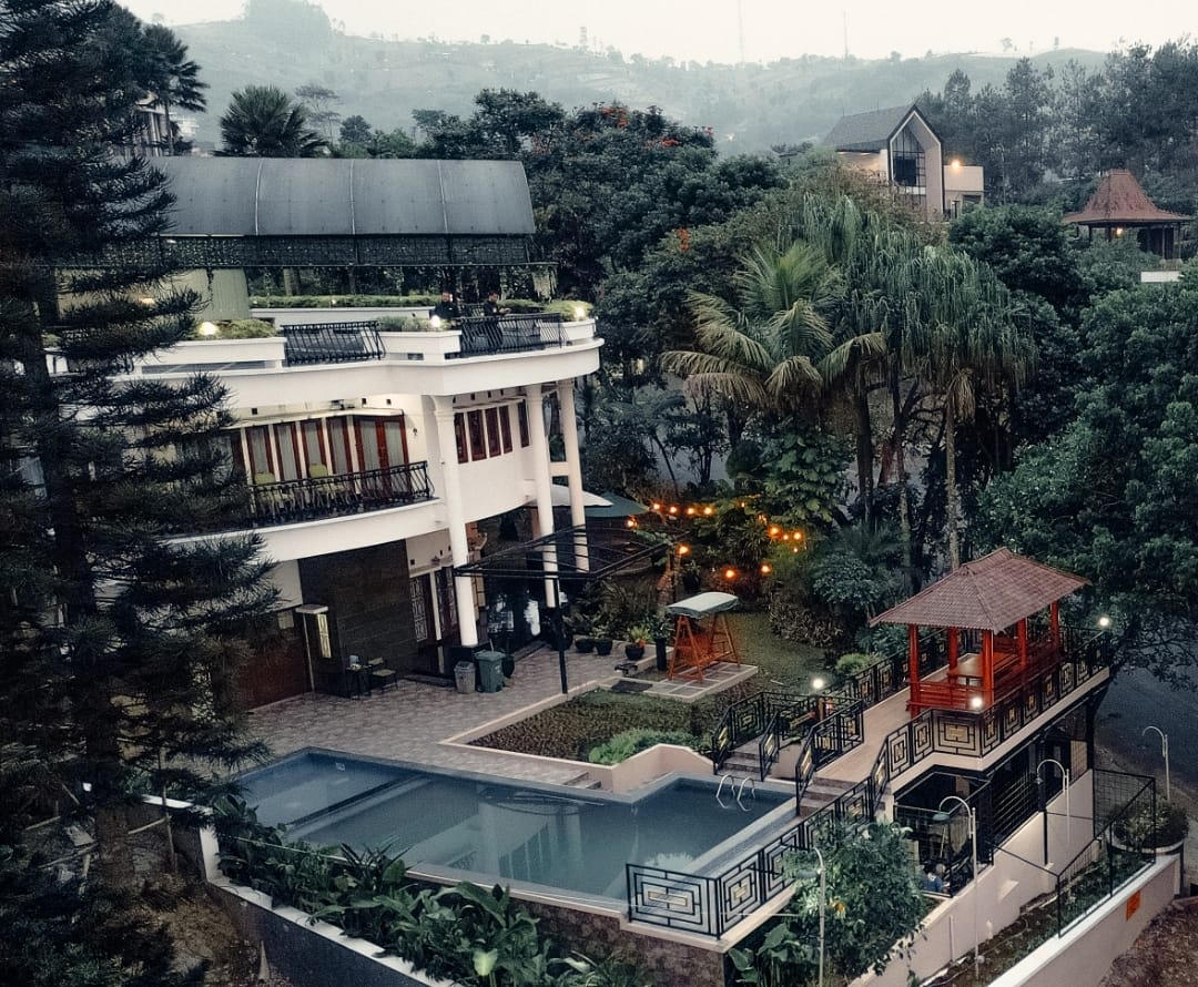 Villa Yerli Syariah, 6 kamar, Private Swimming Pool, View Indah ke kota Bandung dan ke Gunung