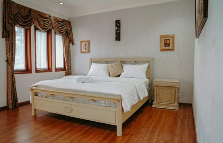 Villa Yerli Syariah, 6 kamar, Private Swimming Pool, View Indah ke kota Bandung dan ke Gunung