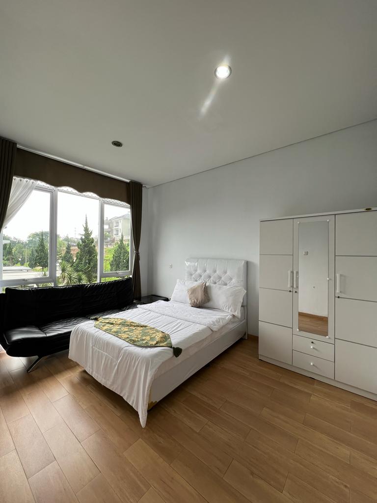 4 BR De Reiz Villa Forest Hill Syariah - Private Swiming Pool - Family Only