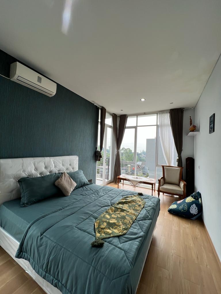 4 BR De Reiz Villa Forest Hill Syariah - Private Swiming Pool - Family Only