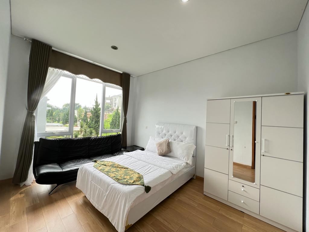 4 BR De Reiz Villa Forest Hill Syariah - Private Swiming Pool - Family Only