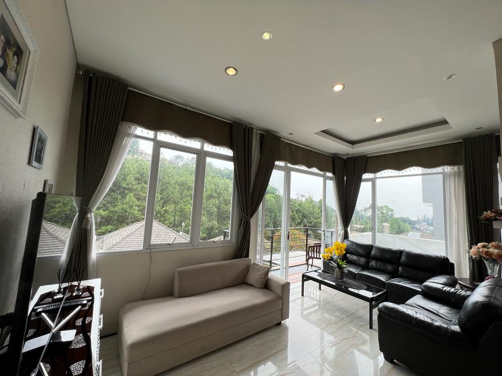 4 BR De Reiz Villa Forest Hill Syariah - Private Swiming Pool - Family Only