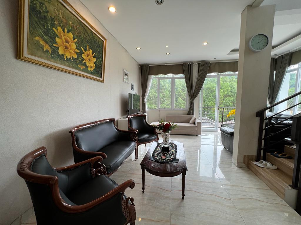 4 BR De Reiz Villa Forest Hill Syariah - Private Swiming Pool - Family Only
