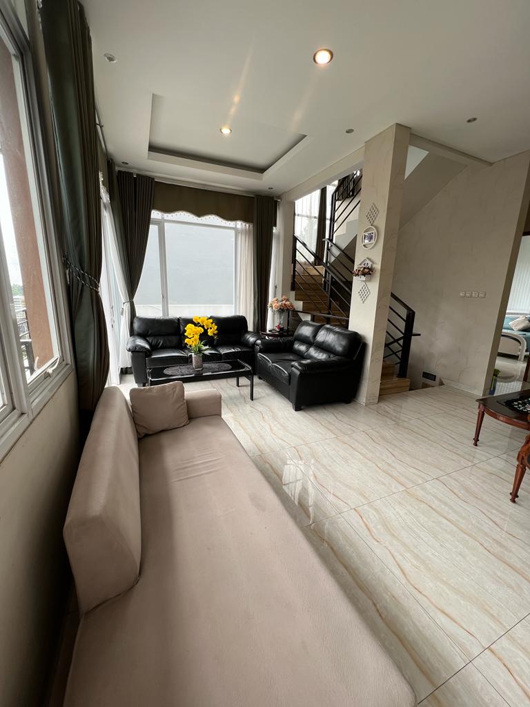 4 BR De Reiz Villa Forest Hill Syariah - Private Swiming Pool - Family Only