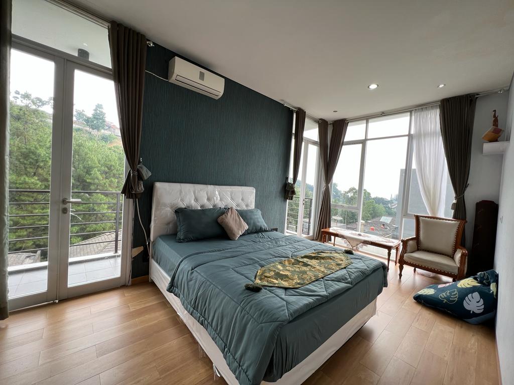 4 BR De Reiz Villa Forest Hill Syariah - Private Swiming Pool - Family Only