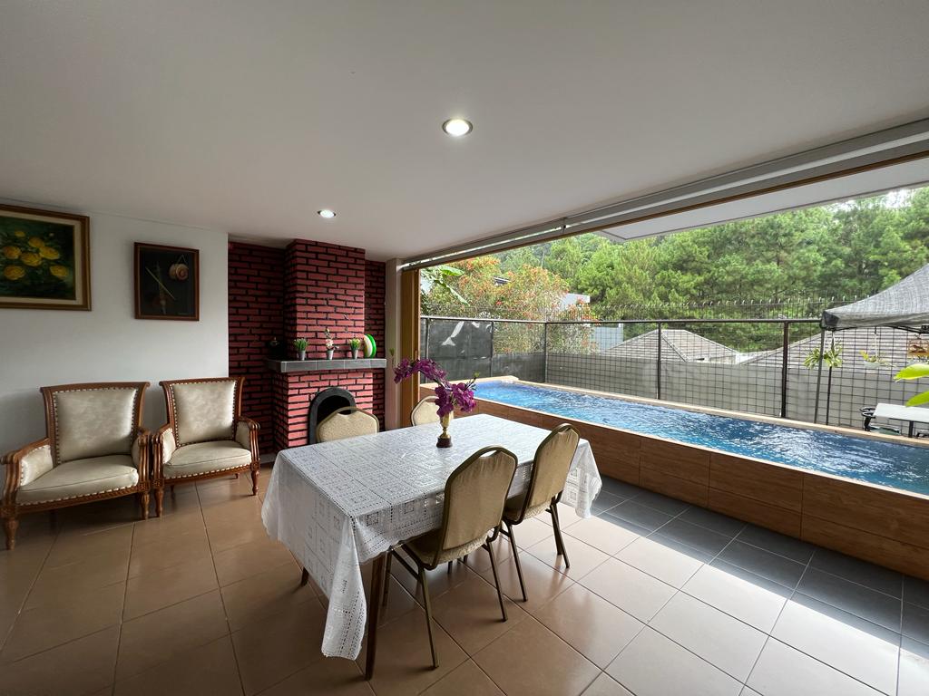 4 BR De Reiz Villa Forest Hill Syariah - Private Swiming Pool - Family Only