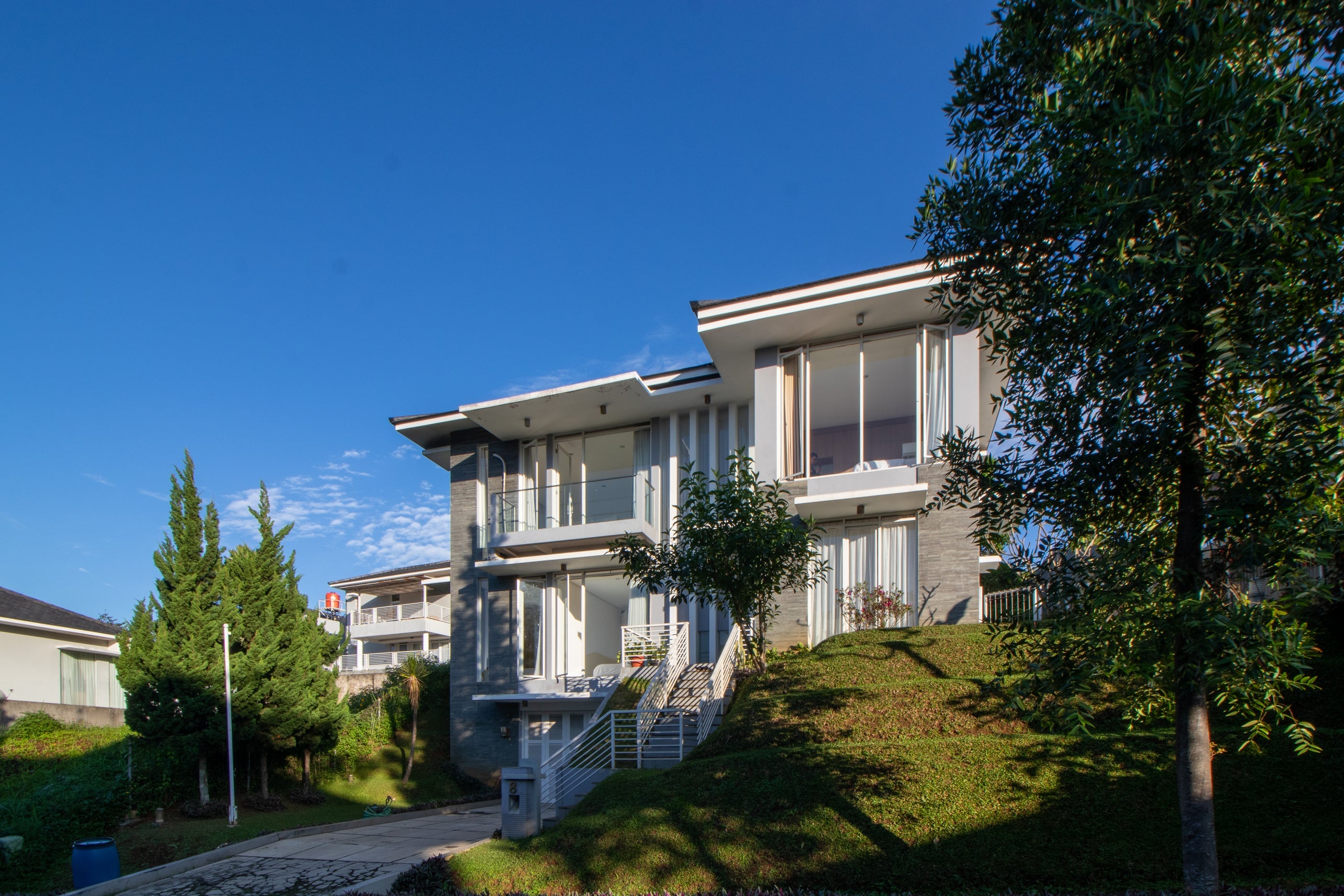 4 BR De Reiz Villa Golf Syariah - Mountain View - Family Only (GAds)