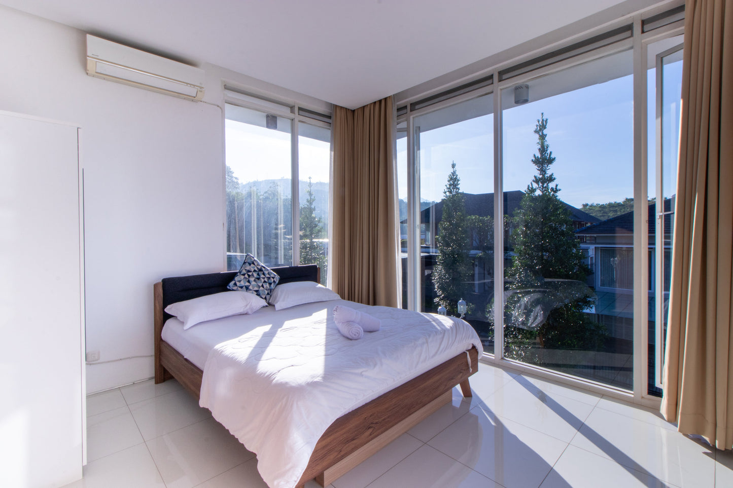 4 BR De Reiz Villa Golf Syariah - Mountain View - Family Only