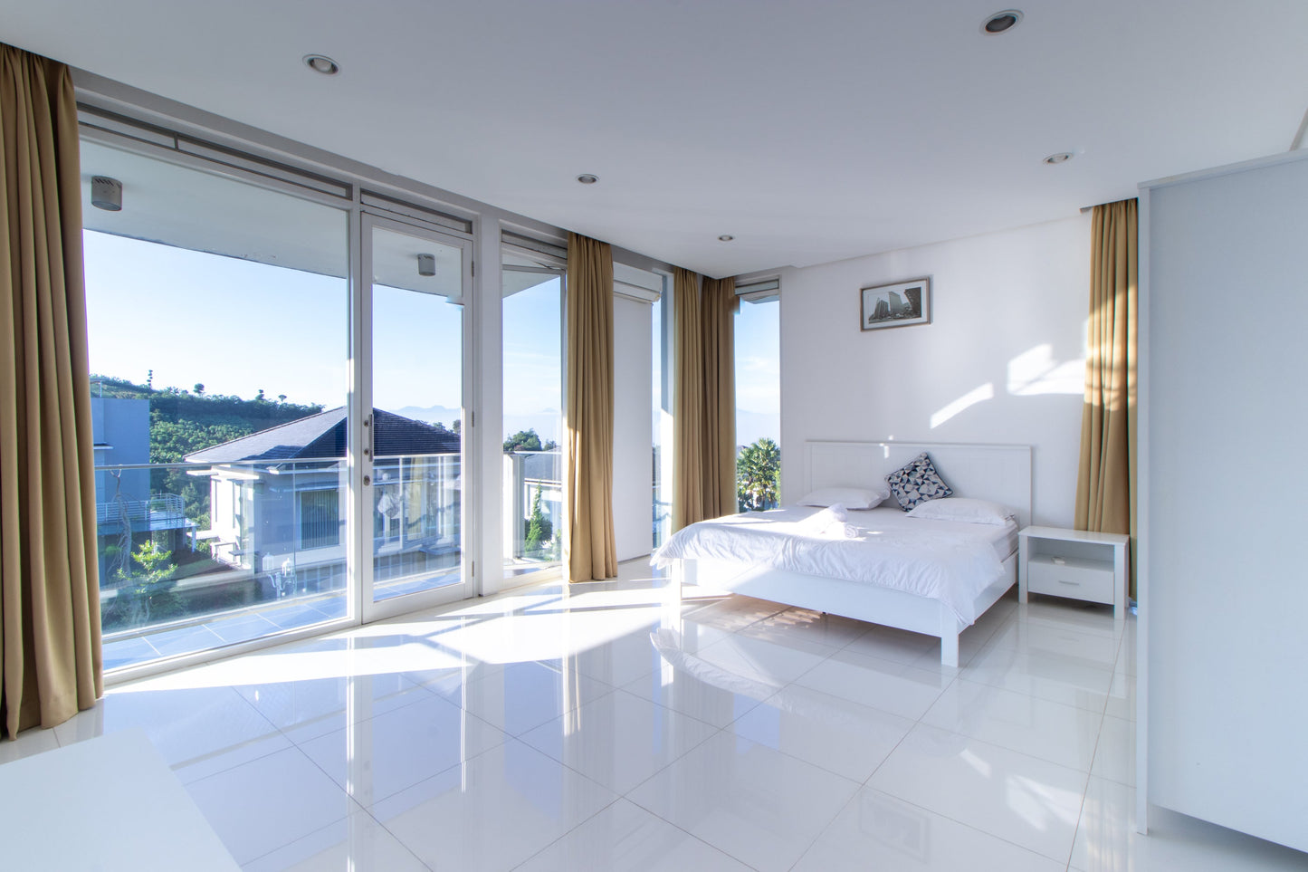 4 BR De Reiz Villa Golf Syariah - Mountain View - Family Only
