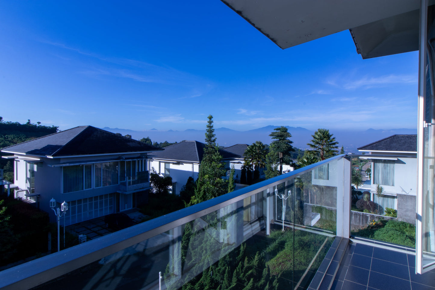 4 BR De Reiz Villa Golf Syariah - Mountain View - Family Only