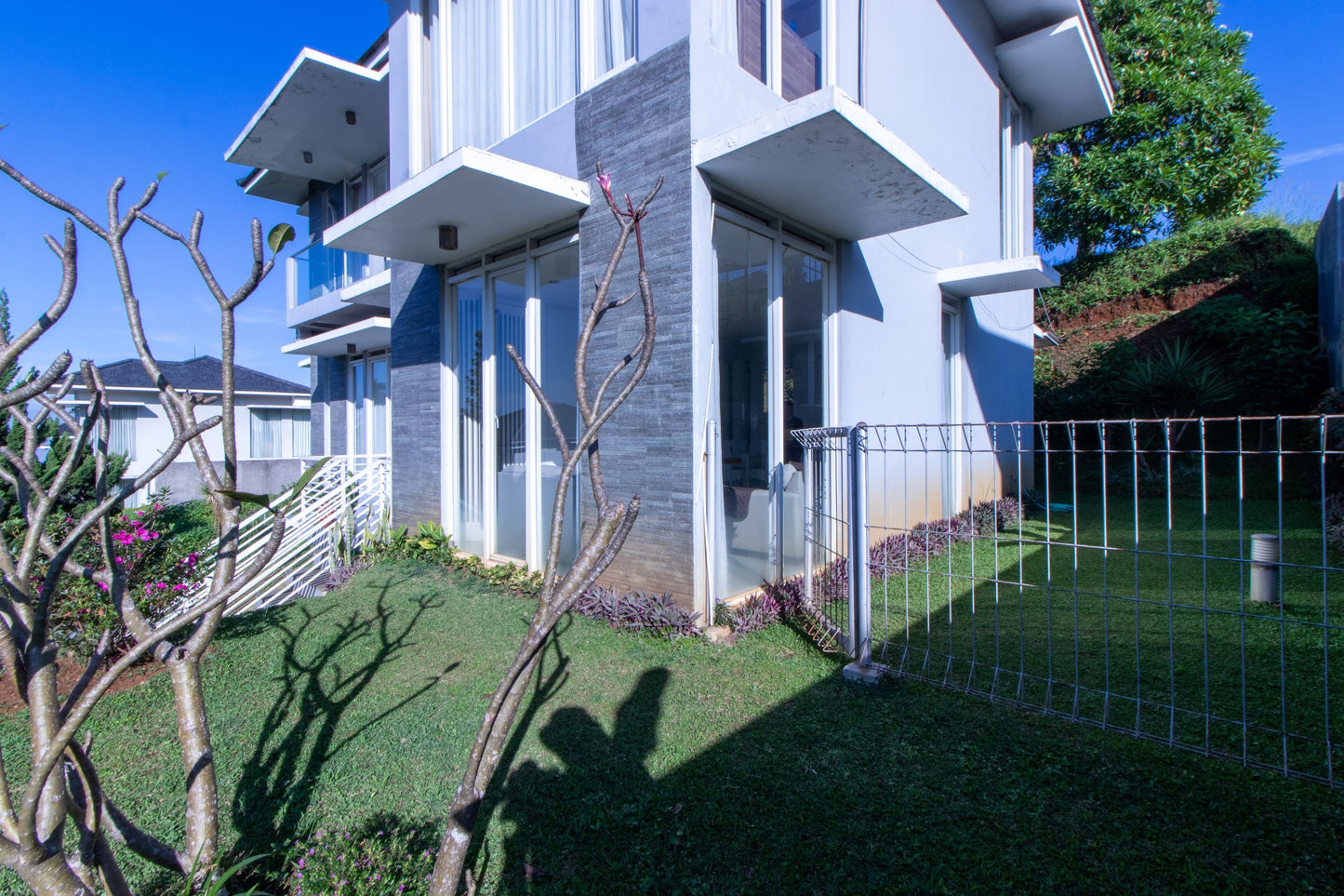 4 BR De Reiz Villa Golf Syariah - Mountain View - Family Only