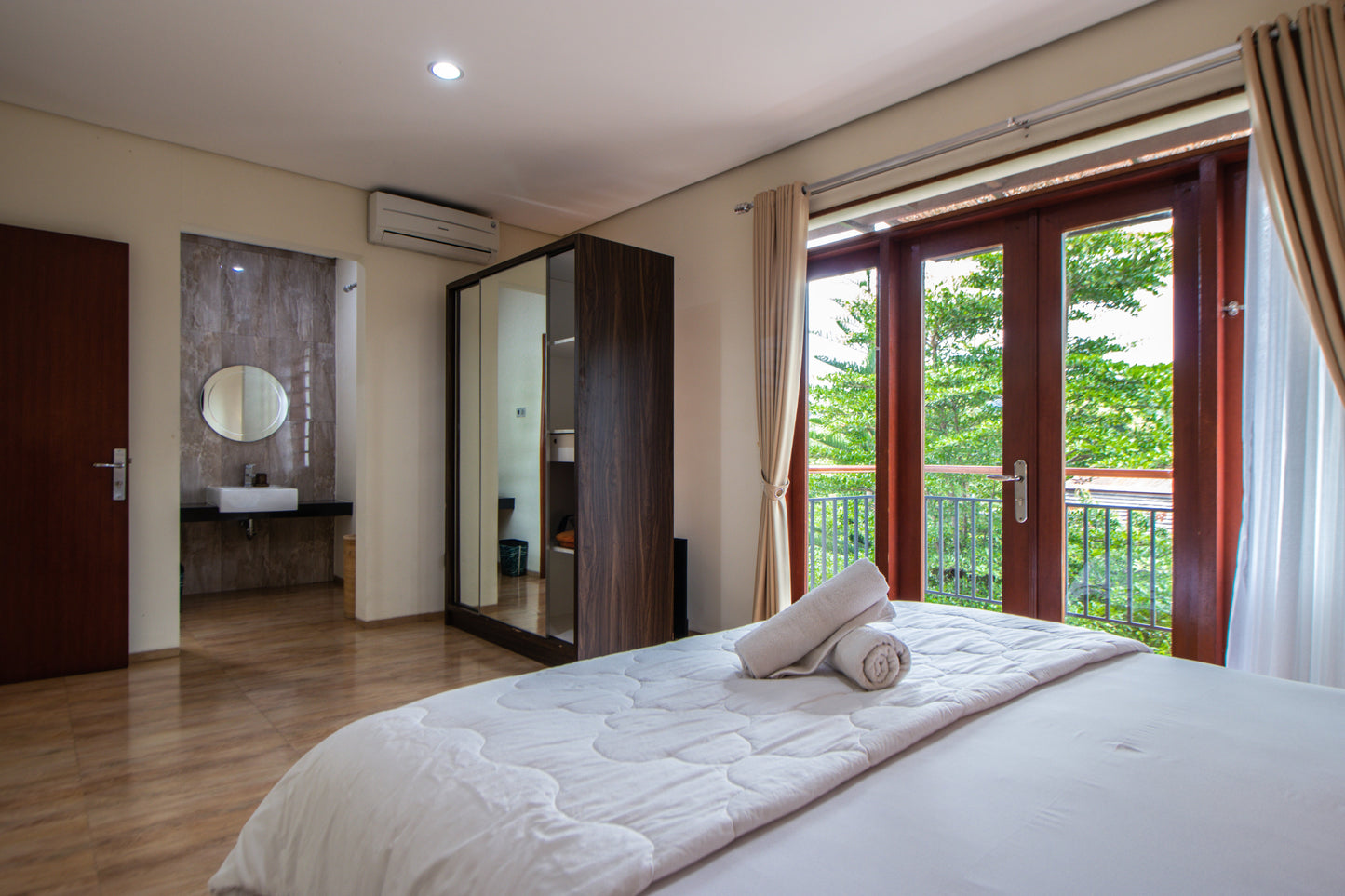 3 BR De Reiz Villa Dago Syariah - Private Swiming Pool - Family Only