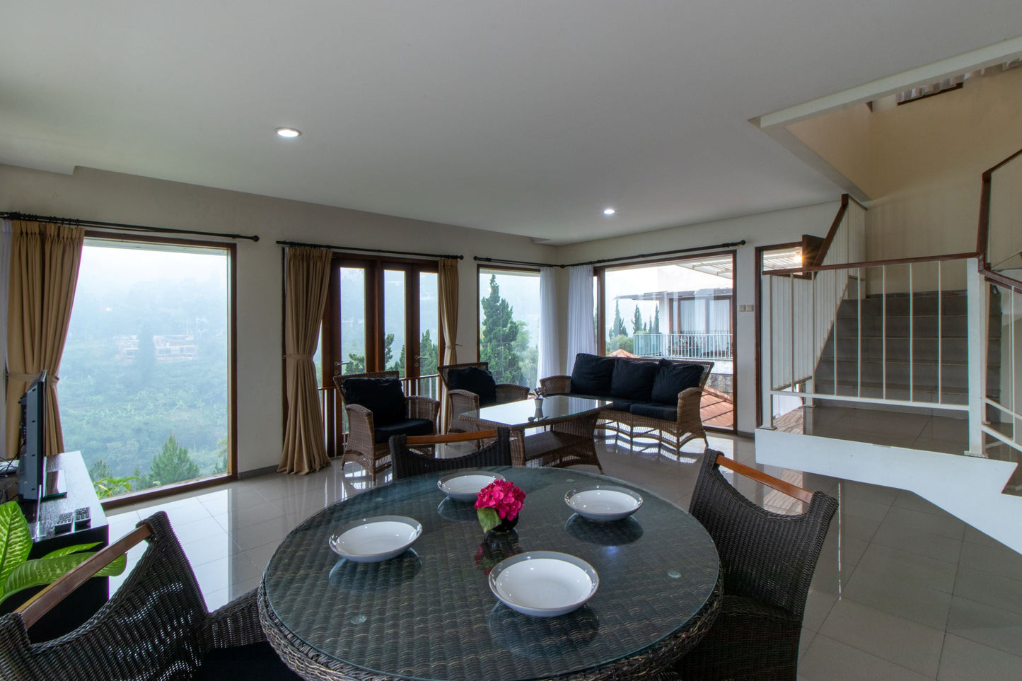 4+1 BR De Reiz Villa Kencana Syariah - Mountain View - Family Only