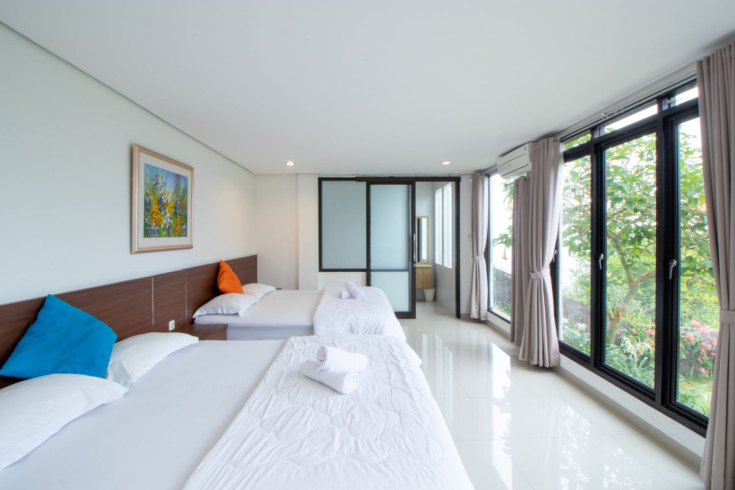 4+1 BR De Reiz Villa Kencana Syariah - Mountain View - Family Only