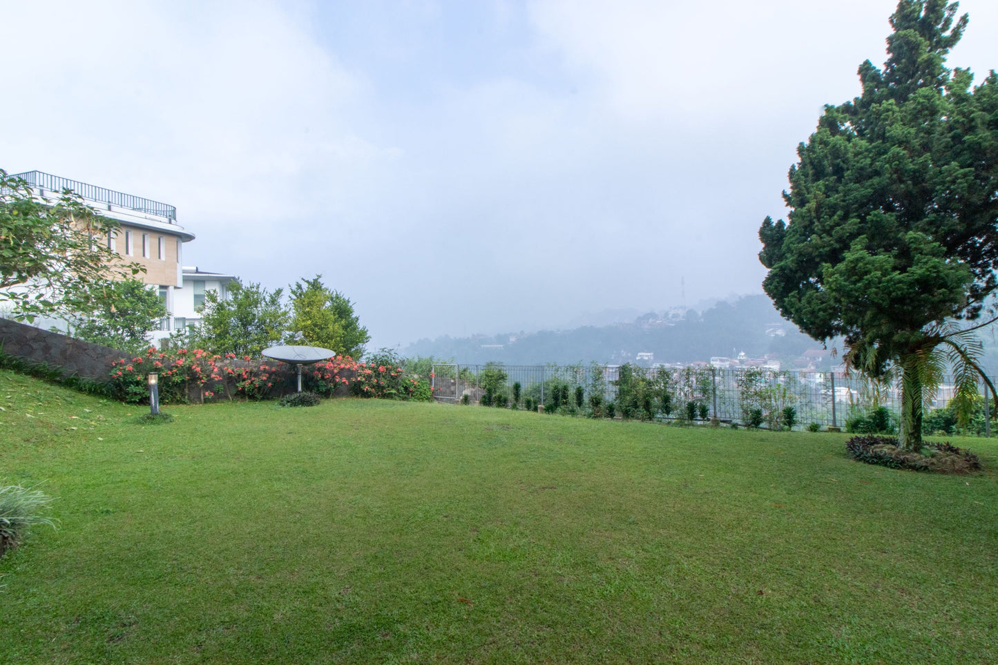 4+1 BR De Reiz Villa Kencana Syariah - Mountain View - Family Only