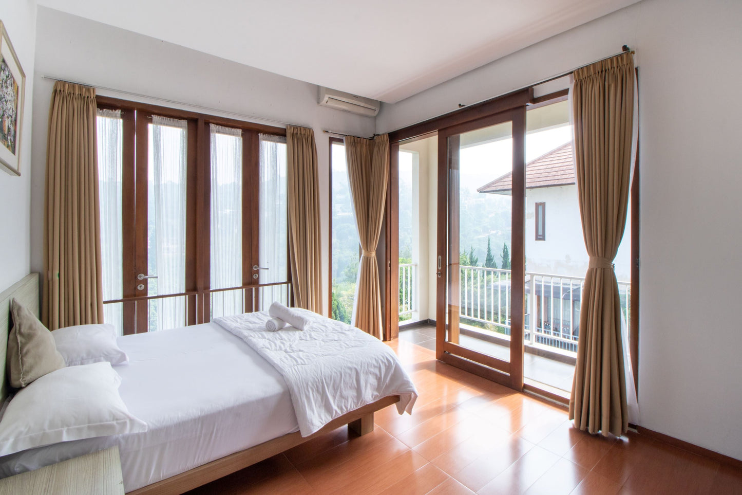 4+1 BR De Reiz Villa Kencana Syariah - Mountain View - Family Only
