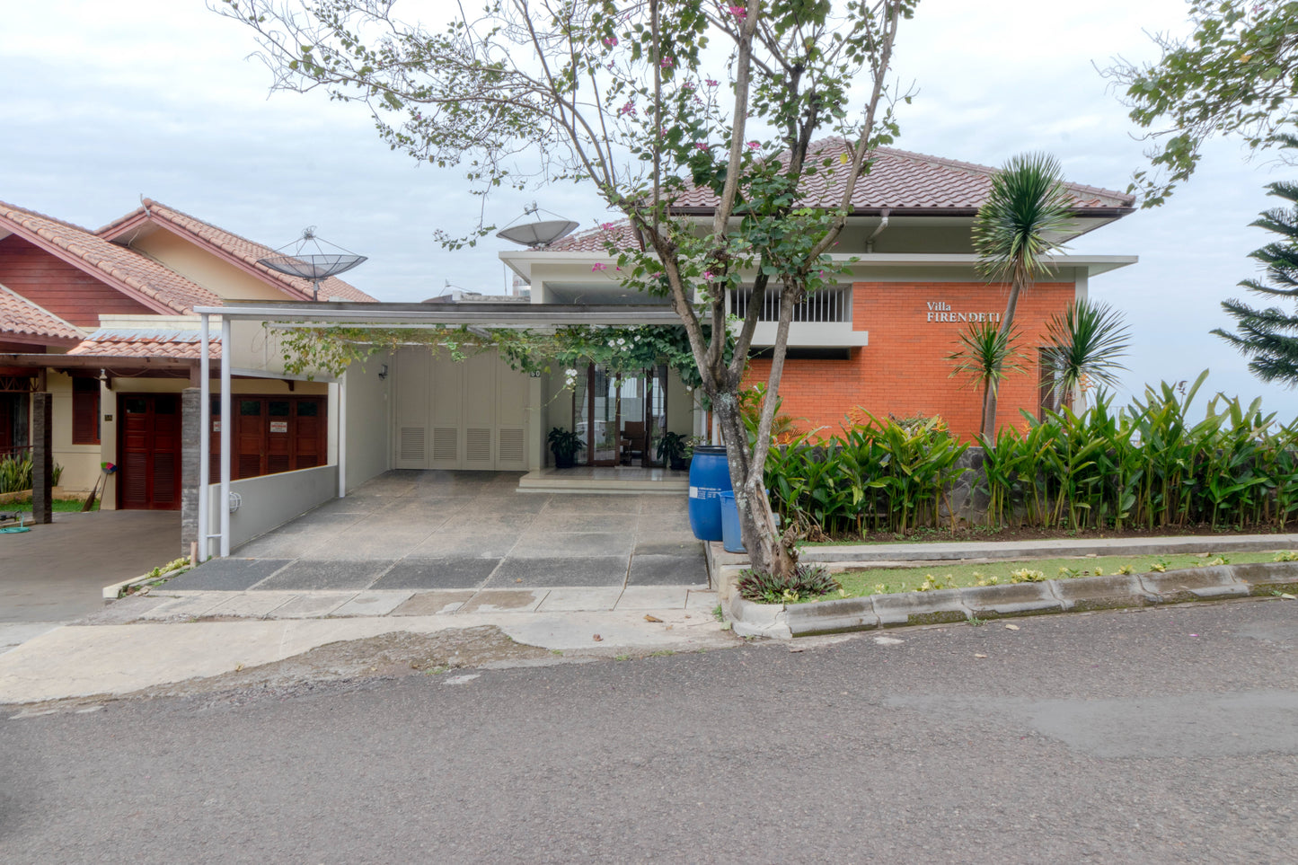 5 BR De Reiz Villa Firen Syariah - City View - Family Only