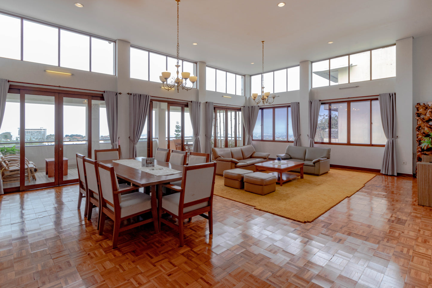 5 BR De Reiz Villa Firen Syariah - City View - Family Only
