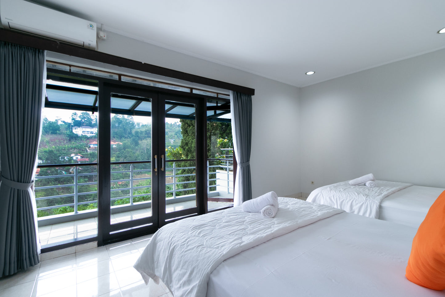 3 BR De Reiz Aisyah Villa Syariah - Private Swiming Pool - Family Only