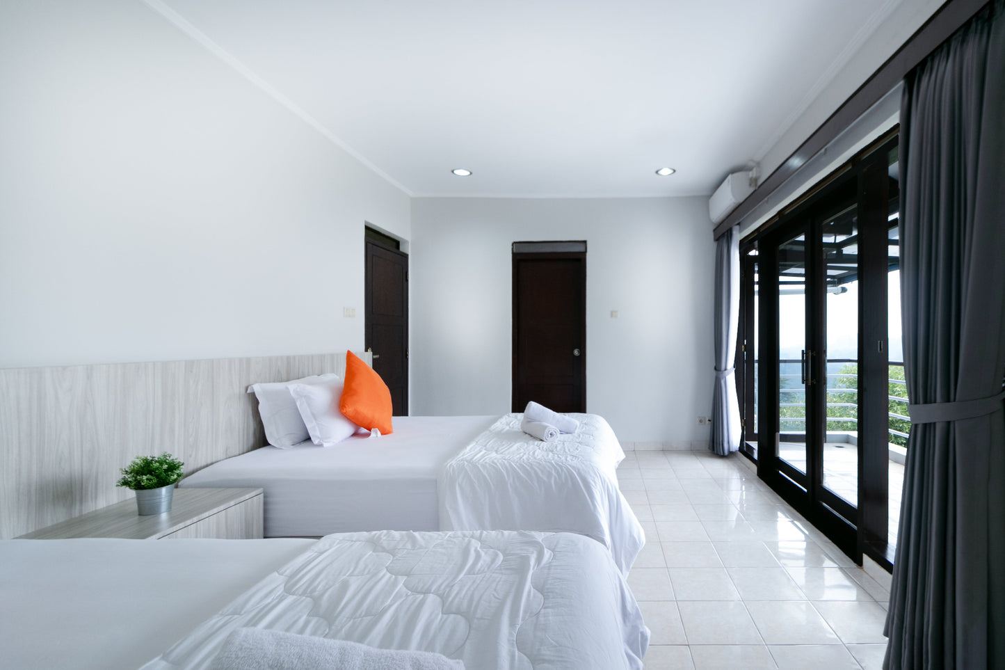 3 BR De Reiz Aisyah Villa Syariah - Private Swiming Pool - Family Only