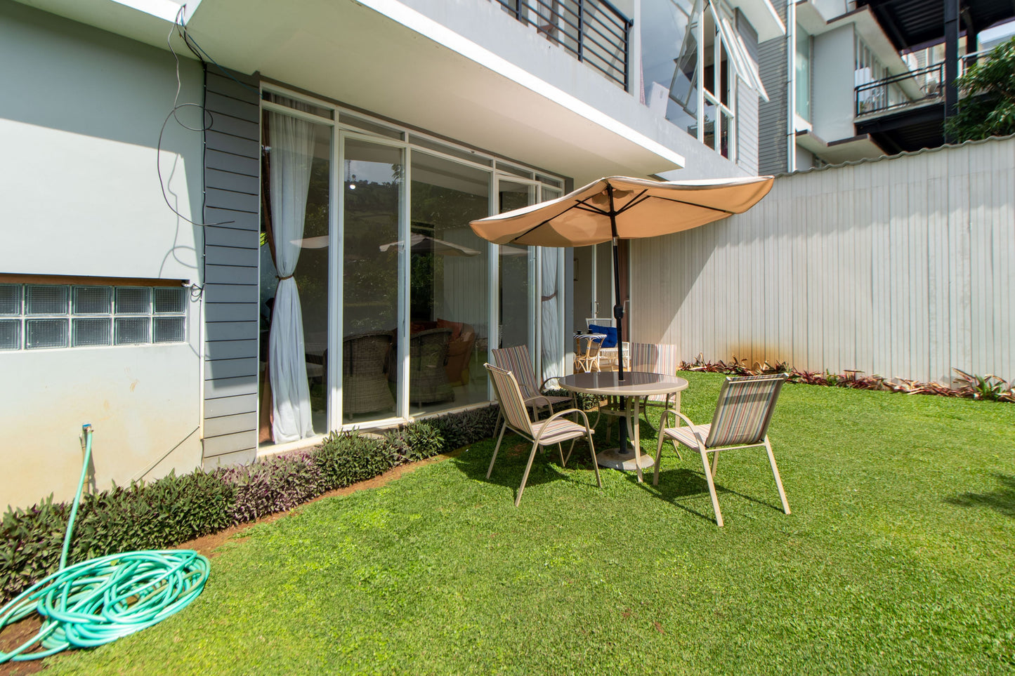 2 BR De Reiz Villa Rose Garden Syariah - City View - Family Only