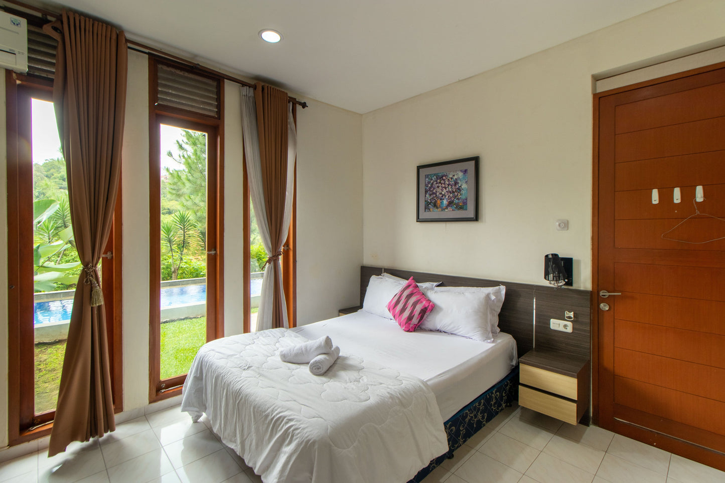 3 BR De Reiz Villa Mawar Syariah - Private Swiming Pool - Family Only