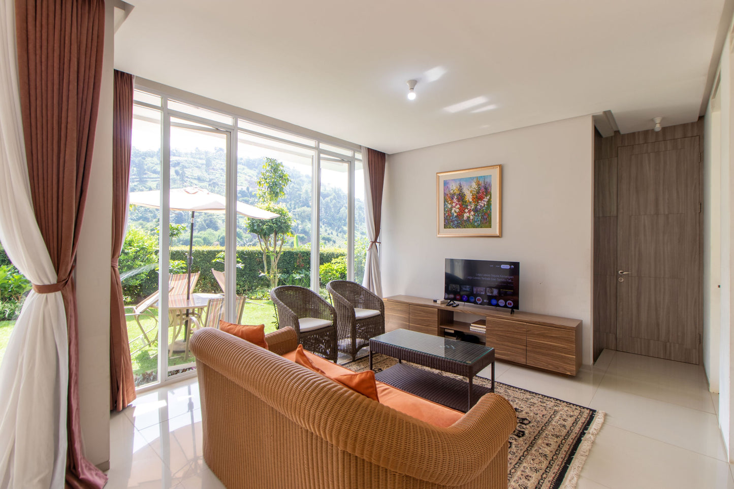 2 BR De Reiz Villa Rose Garden Syariah - City View - Family Only