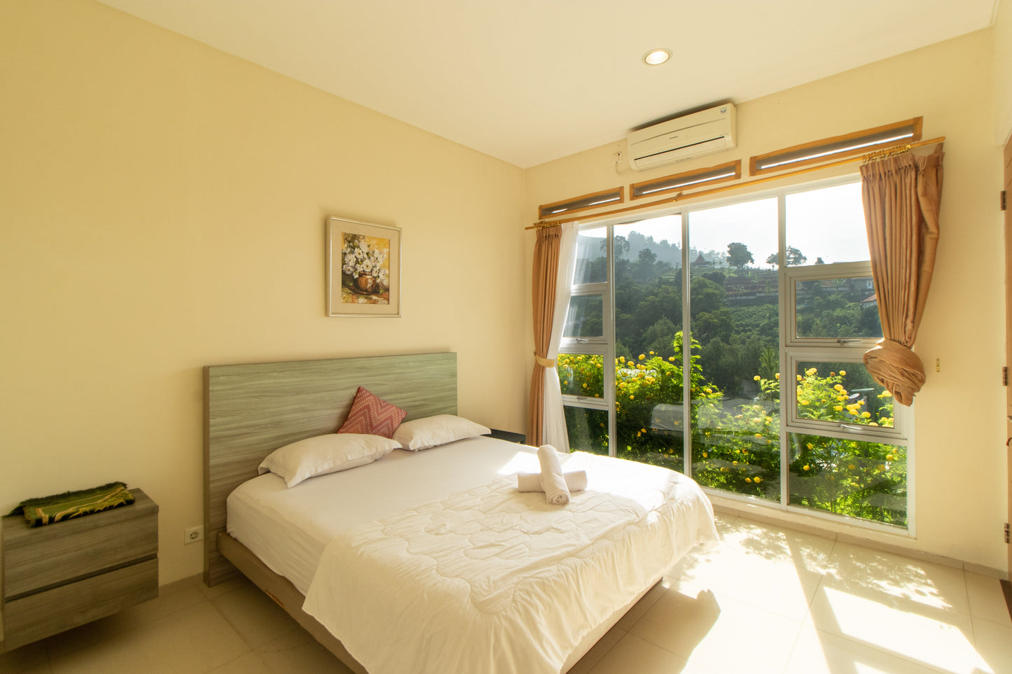 4 BR De Reiz Villa Spring Hill Syariah - City View - Family Only