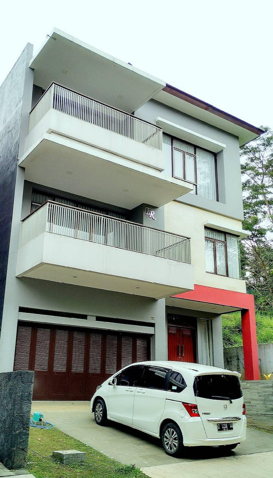 Villa Tina Syariah, 4 BR, Family Only, View Indah ke Resort Dago Pakar - De Reiz Villa