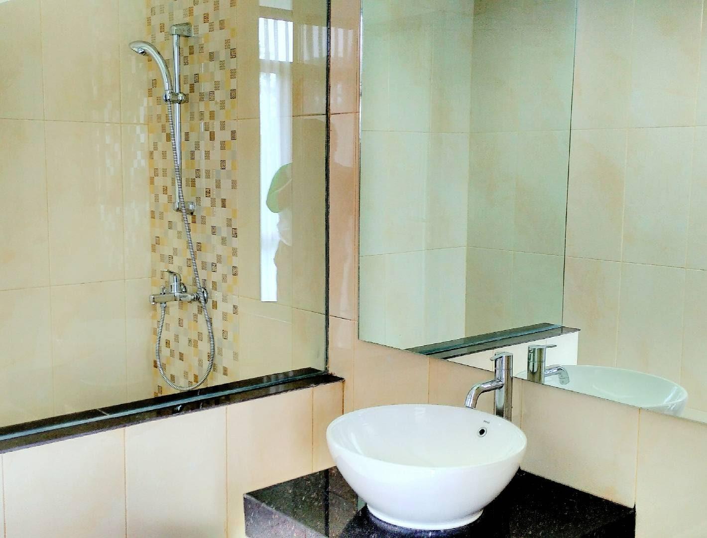 Villa Tina Syariah, 4 BR, Family Only, View Indah ke Resort Dago Pakar - De Reiz Villa