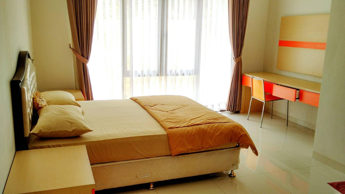 Villa Tina Syariah, 4 BR, Family Only, View Indah ke Resort Dago Pakar - De Reiz Villa