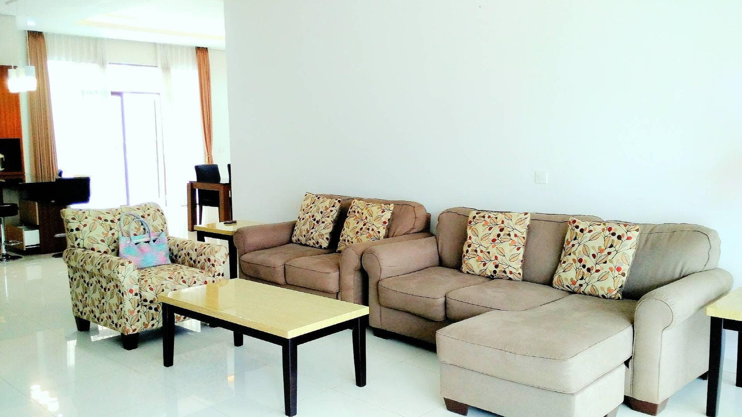 Villa Tina Syariah, 4 BR, Family Only, View Indah ke Resort Dago Pakar - De Reiz Villa