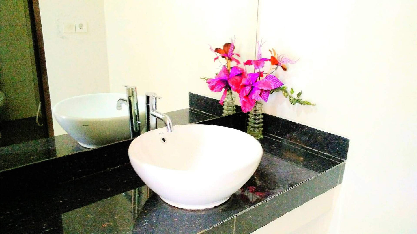 Villa Tina Syariah, 4 BR, Family Only, View Indah ke Resort Dago Pakar - De Reiz Villa
