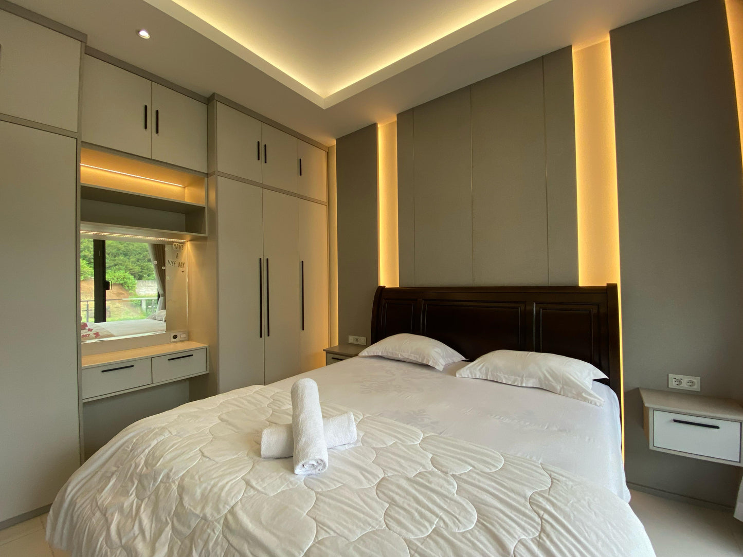 4 BR De Reiz Villa Rose Syariah - City View - Family Only