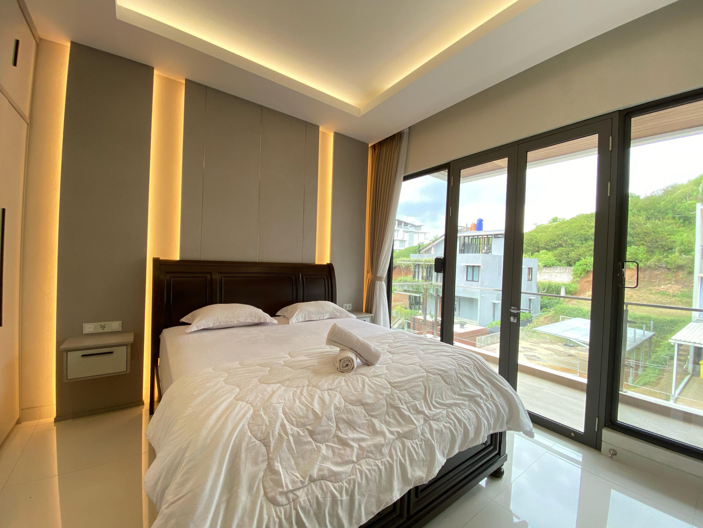 4 BR De Reiz Villa Rose Syariah - City View - Family Only