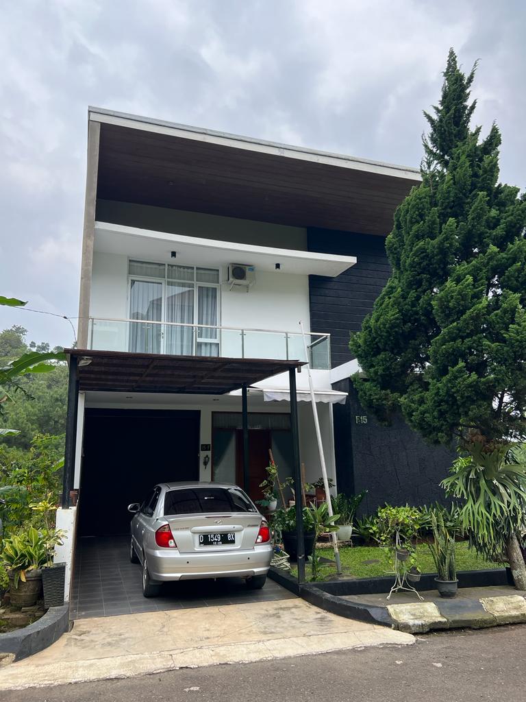 4 BR De Reiz Villa Forest Hill Syariah - Private Swiming Pool - Family Only