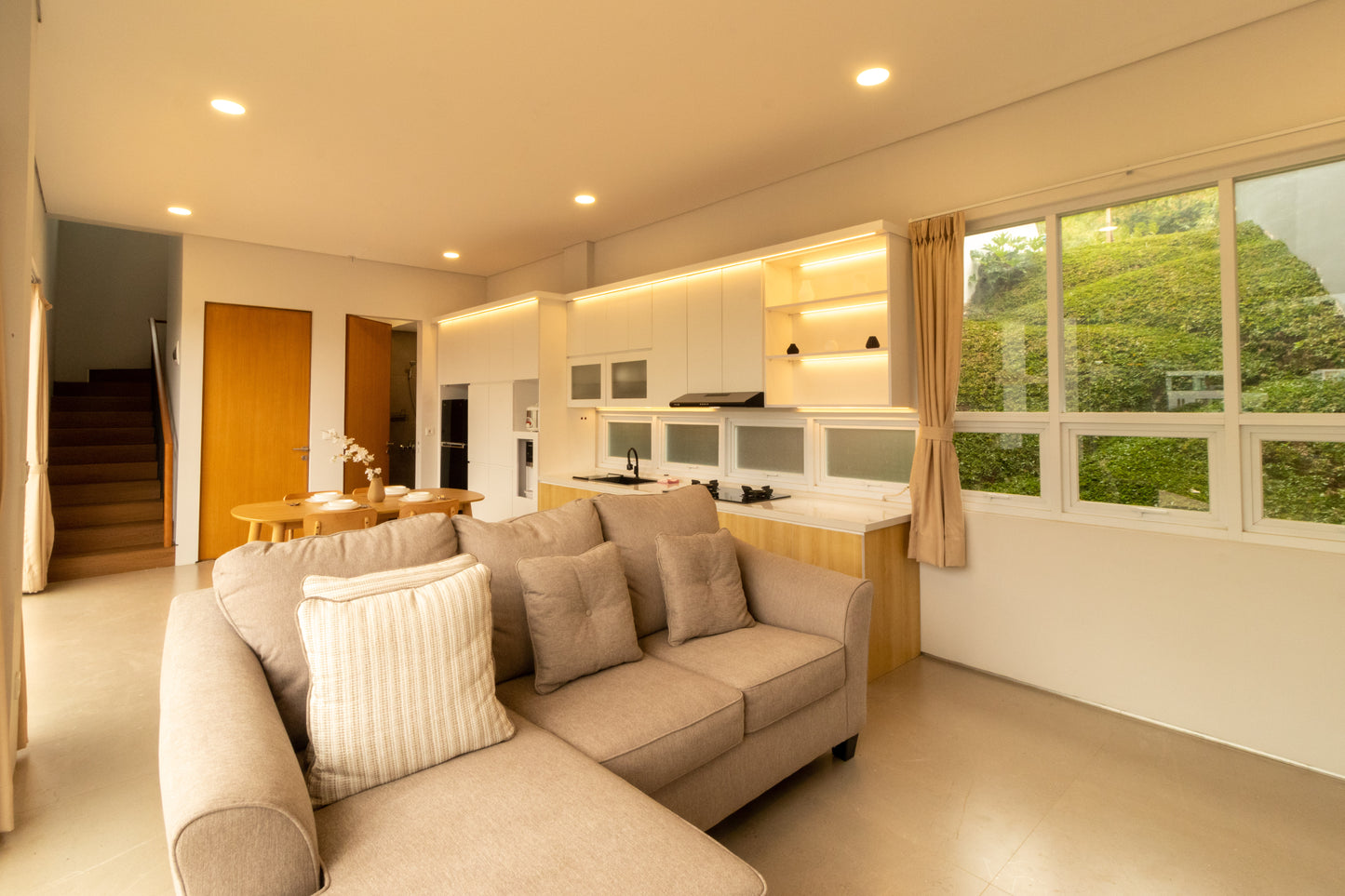 3 BR De Reiz Villa Khalid Syariah - Private Swiming Pool - Family Only