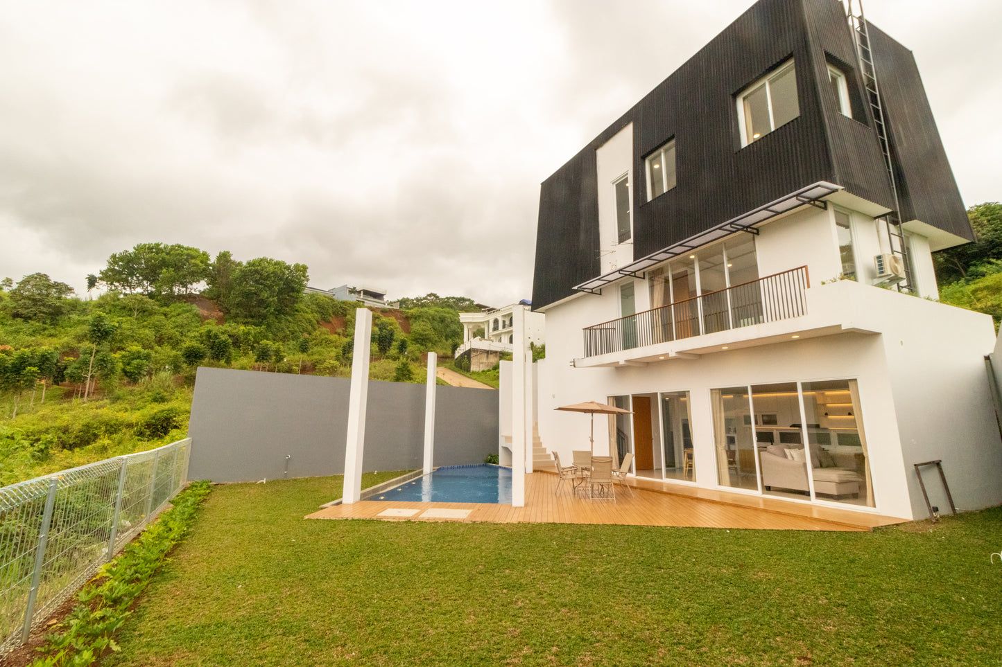 3 BR De Reiz Villa Khalid Syariah - Private Swiming Pool - Family Only