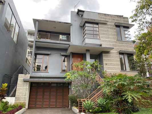 4 BR De Reiz Villa Iris Syariah - Mountain View - Family Only