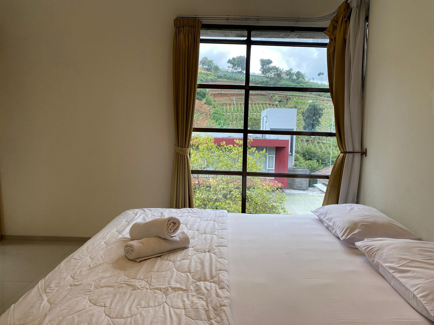 4 BR De Reiz Villa Iris Syariah - Mountain View - Family Only