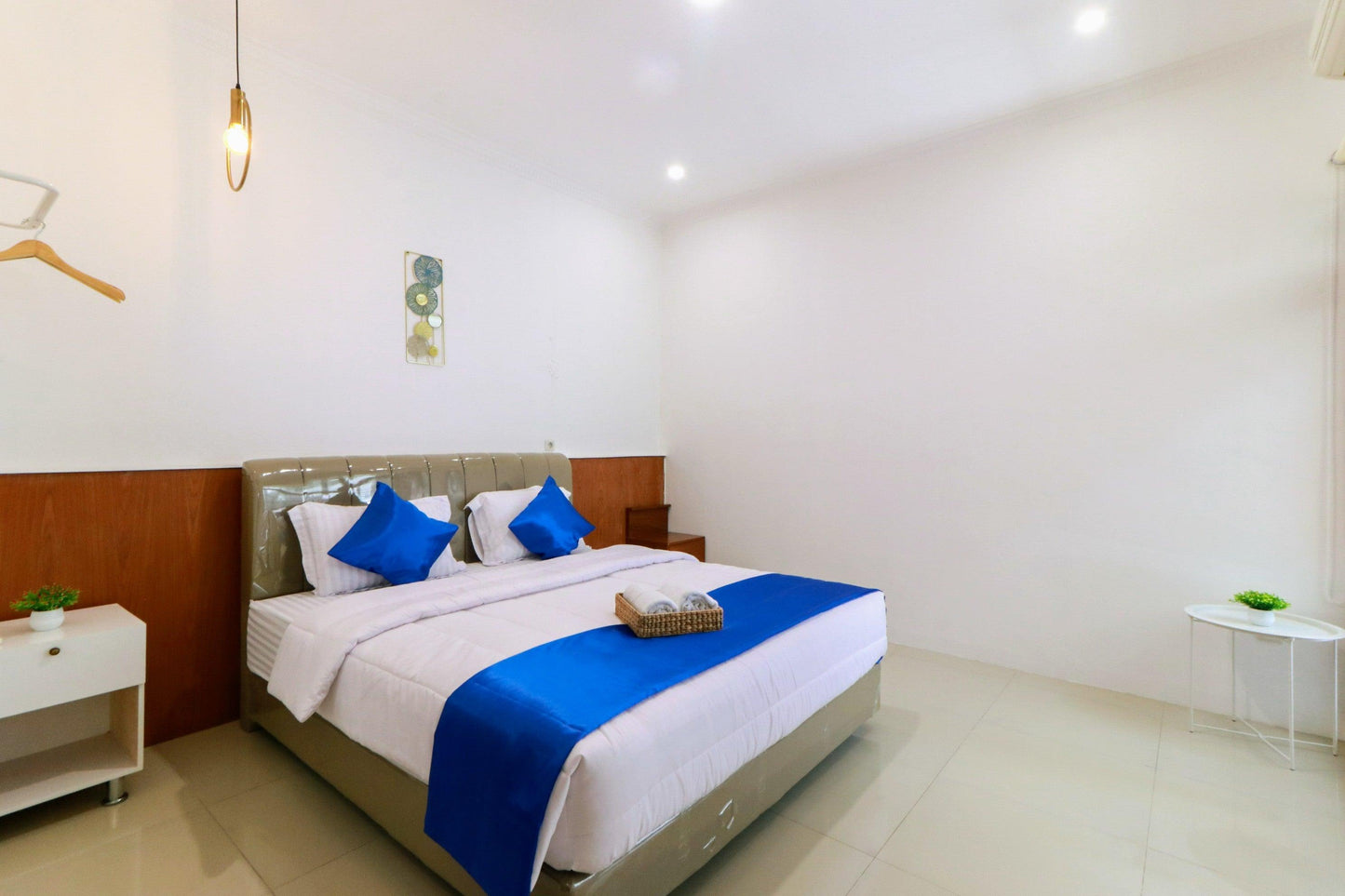 Holiday Home Bandung, Family Only, 5 BR, Private Swiming Pool - De Reiz Villa