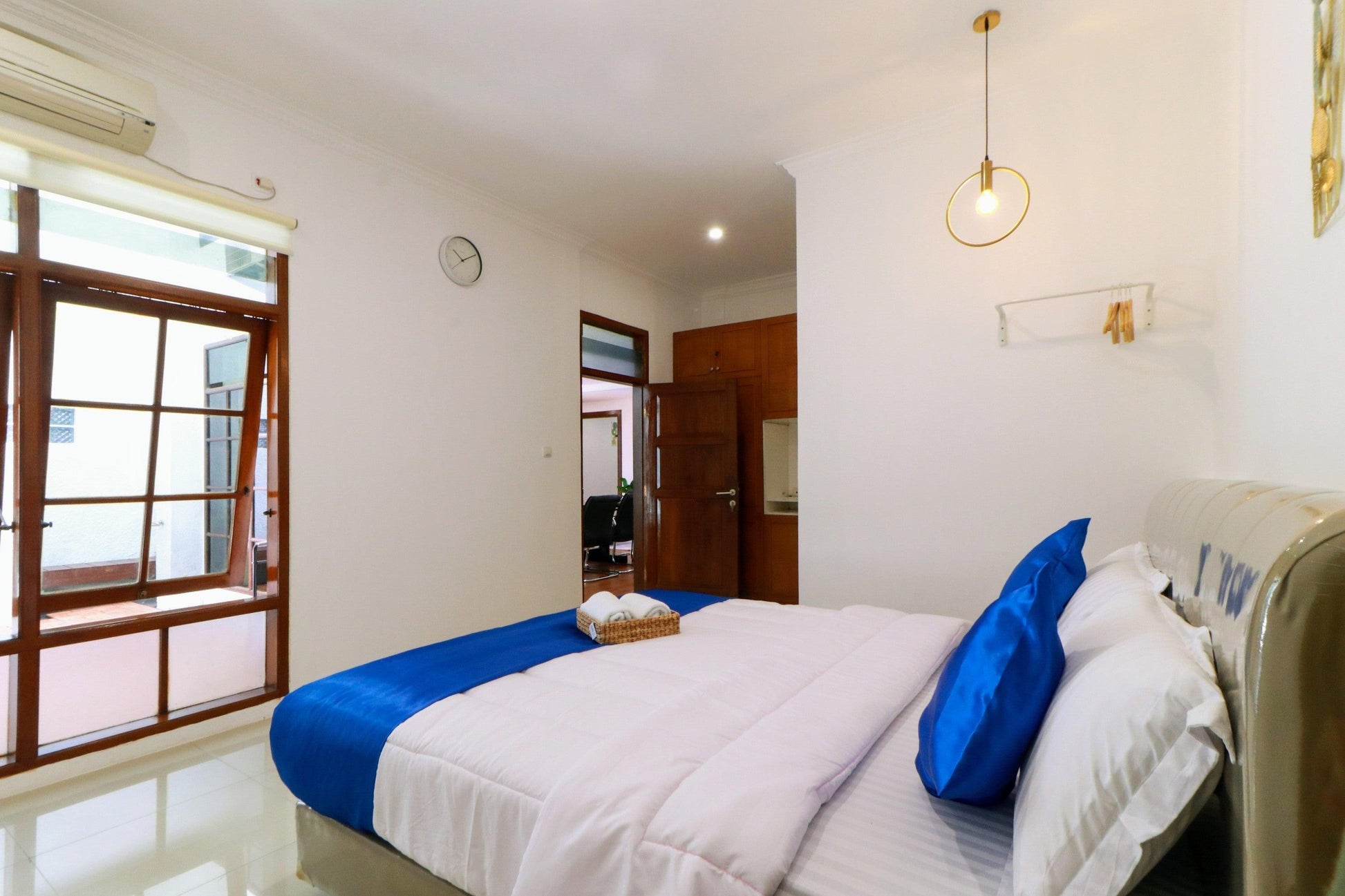 Holiday Home Bandung, Family Only, 5 BR, Private Swiming Pool - De Reiz Villa