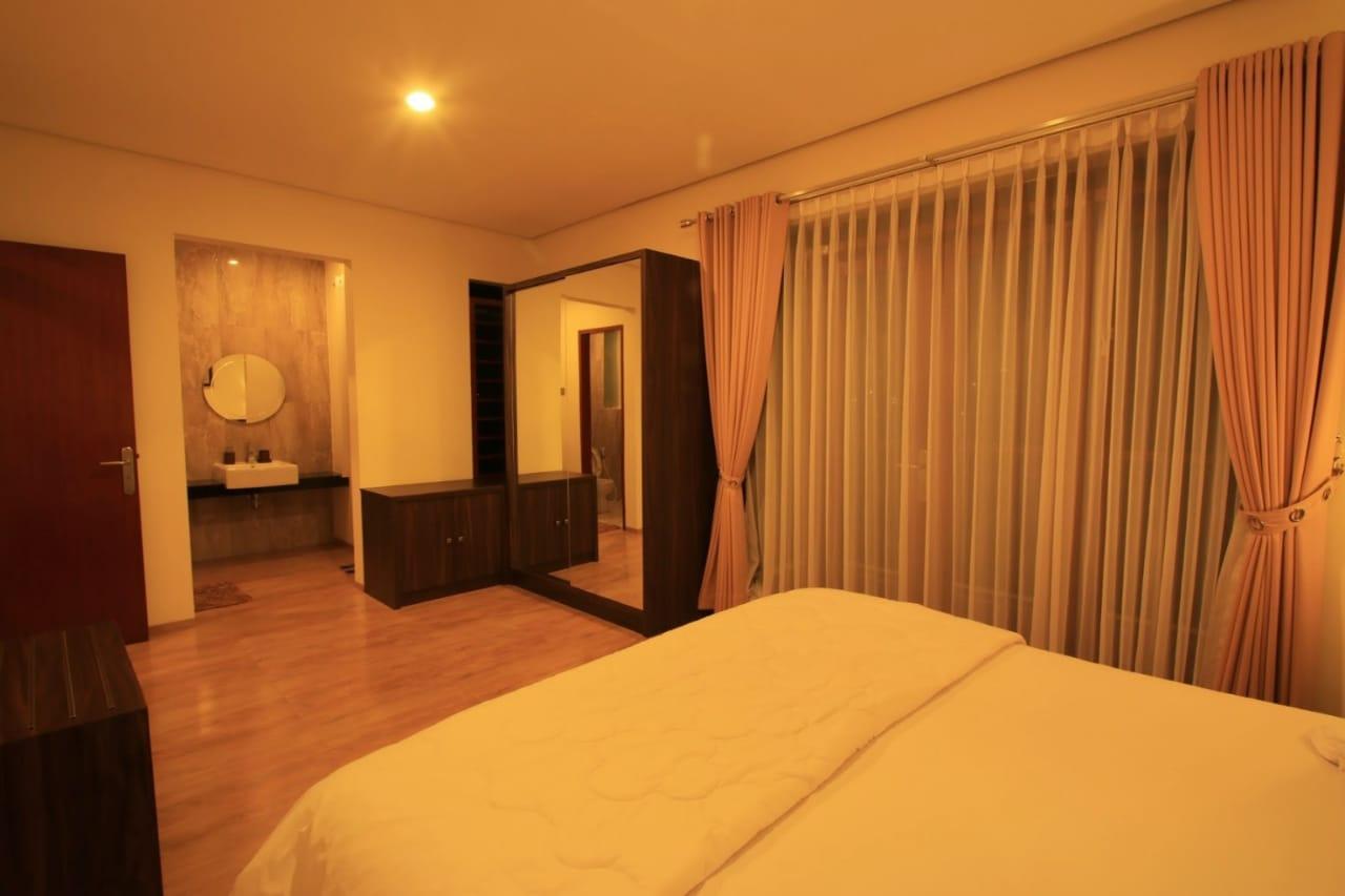 Villa Dago Syariah, 3 BR, Private Swiming Pool, Family Only – De Reiz Villa