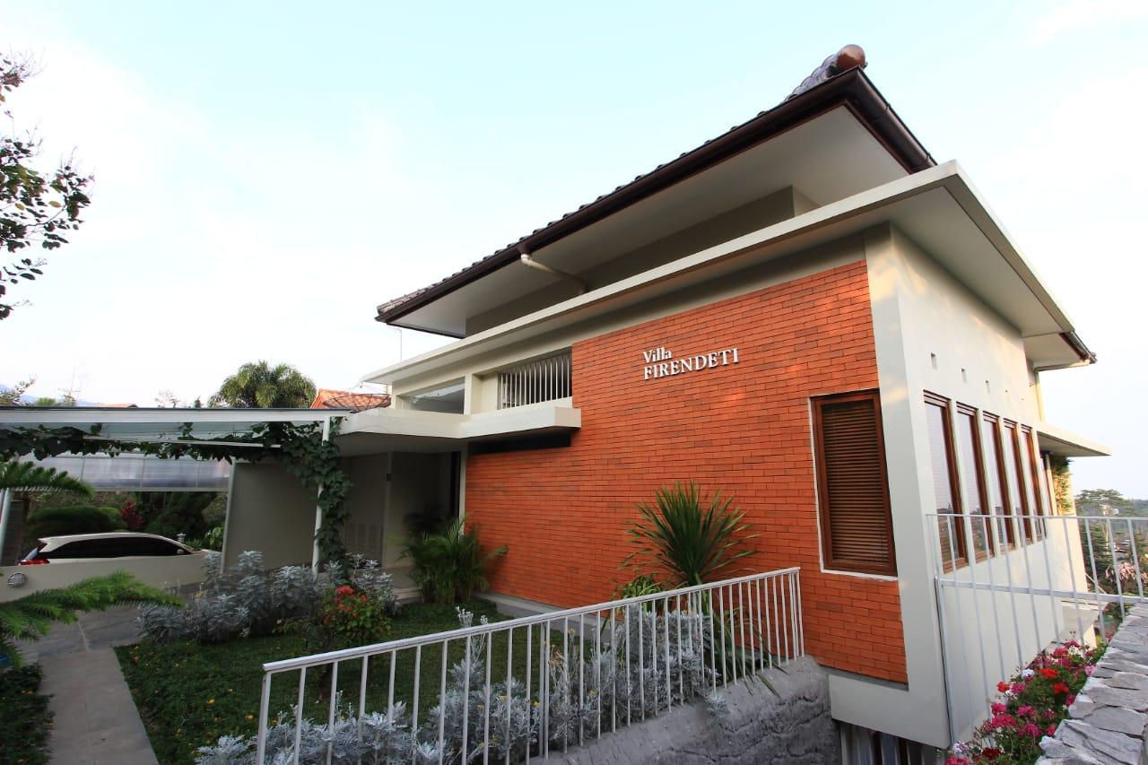 Villa Firen Syariah, 5+1 BR, Family Only, View Indah ke kota Bandung dan ke Gunung - Sewa Villa di Bandung