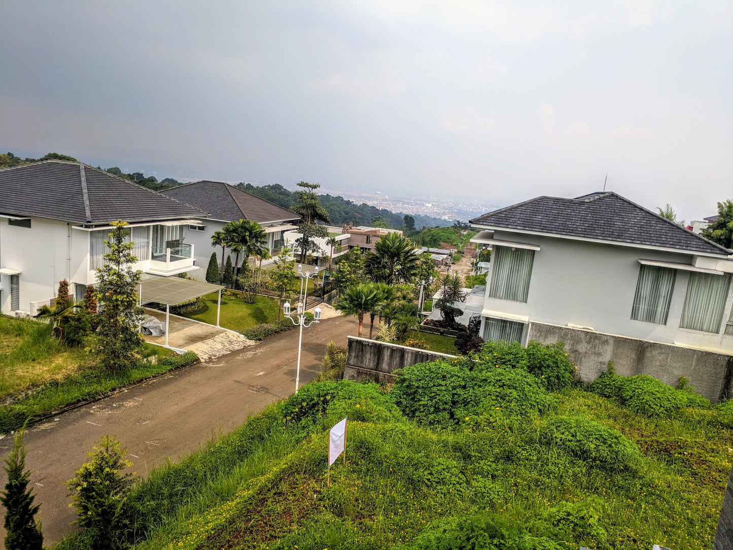 Villa Golf Syariah 4 BR, Family Only, View Indah ke Bukit Dago - Sewa Villa di Bandung